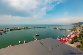 marina green suit hotel