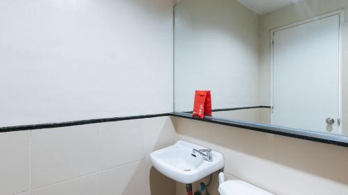 reddoorz near sm calamba vaccinated staff