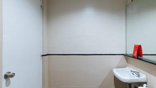 reddoorz near sm calamba vaccinated staff