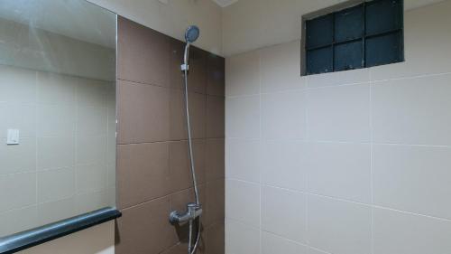 reddoorz near sm calamba vaccinated staff