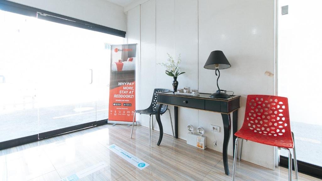 reddoorz near sm calamba vaccinated staff