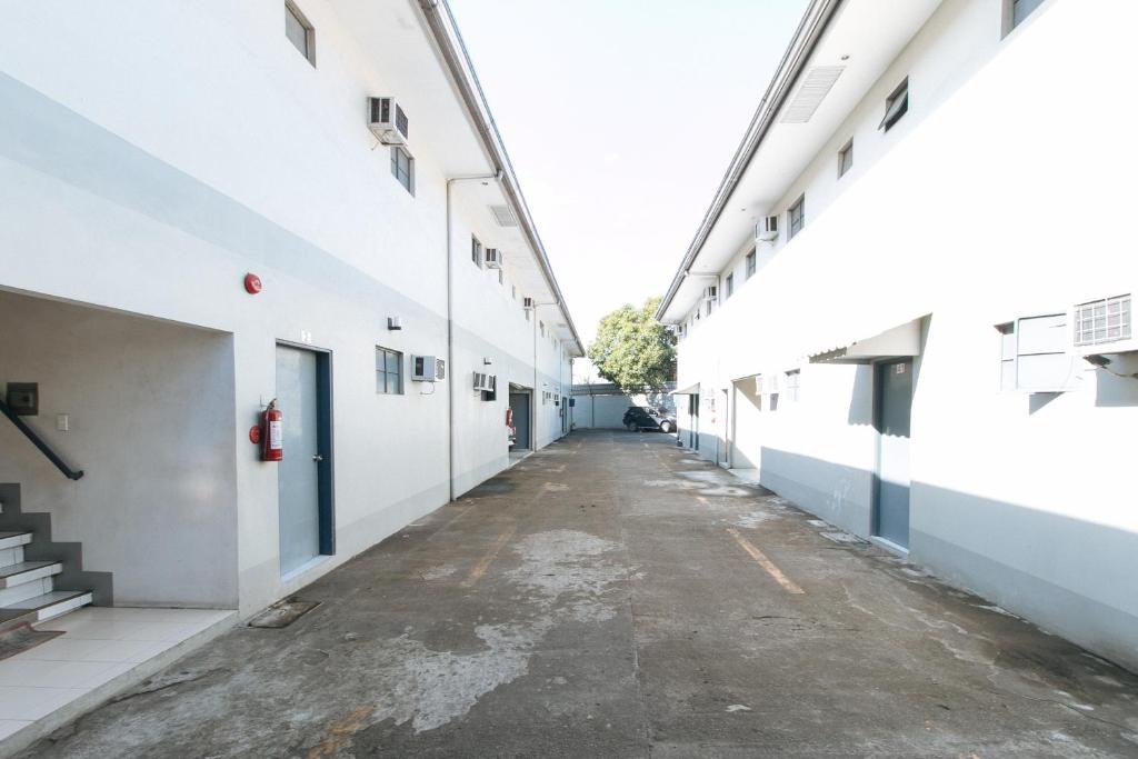 reddoorz near sm calamba vaccinated staff