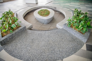 one amerin mall and suites