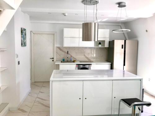 seven square luxury suites