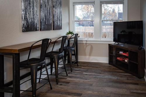 cozy carriage house walk to unc free bikes