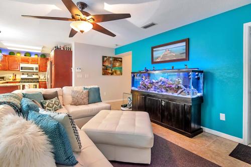 Urban Oasis Withhot Tub, Heated Pool And Private Movie Theater Home,Suntree>>Melbourne,3.5 star