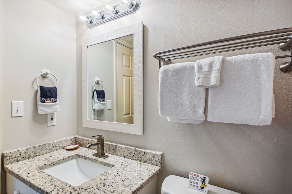 Seacrest 211 2 Bedroom Condo By Redawning,,3.5 star