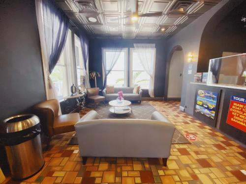 nine20 collins apartments by lowkl