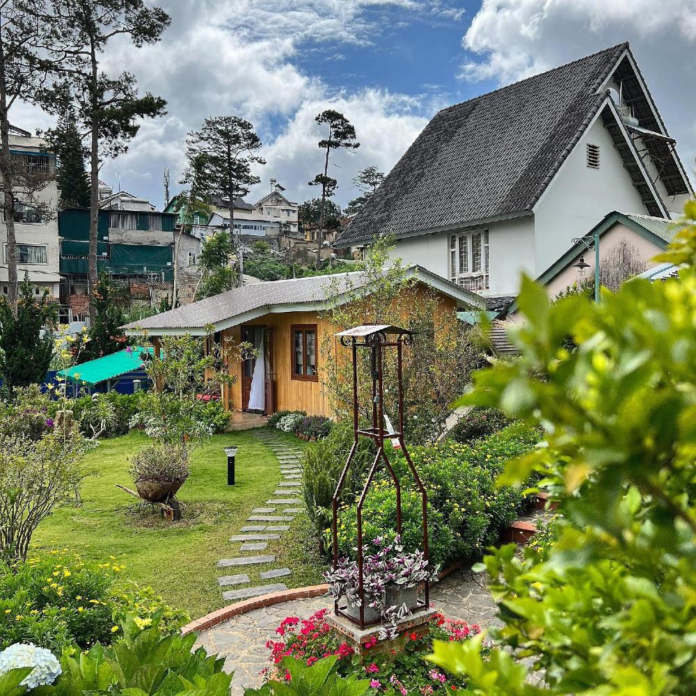 la em boutique villa