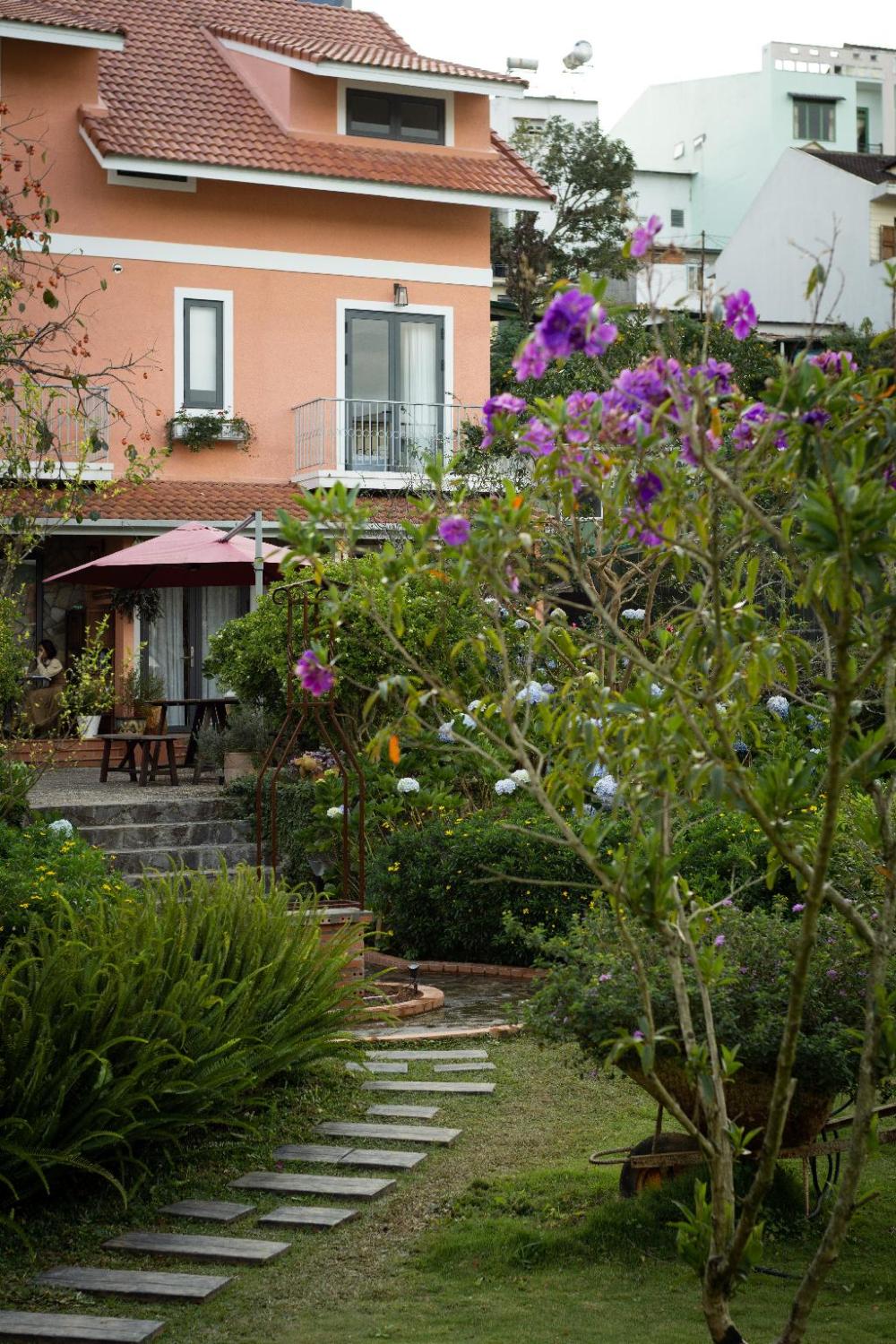 la em boutique villa