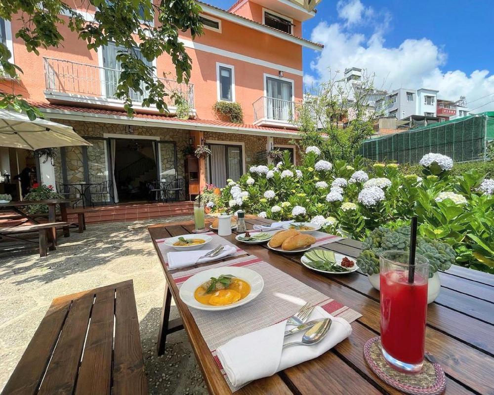 la em boutique villa