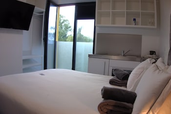 abbey point hotel