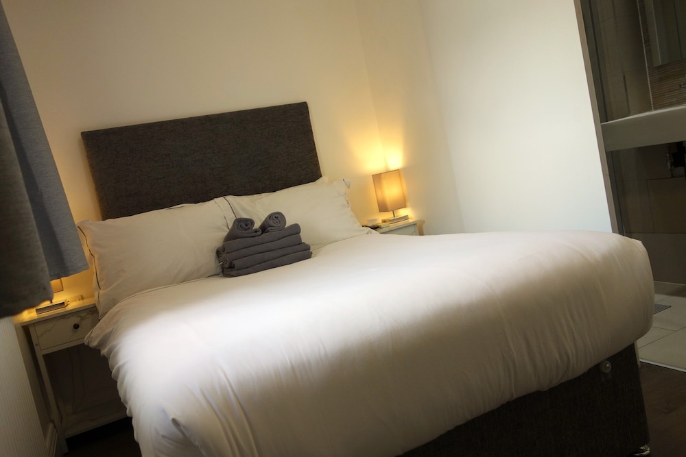 abbey point hotel
