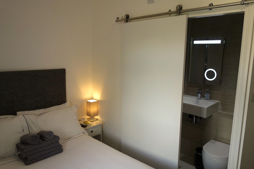 abbey point hotel