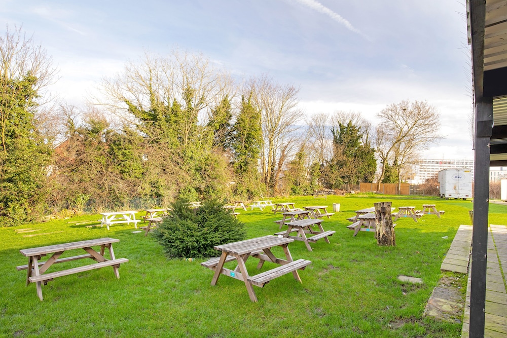oyo the green man pub and hotel