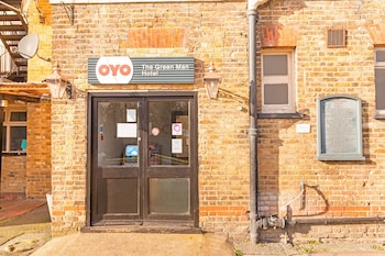 oyo the green man pub and hotel