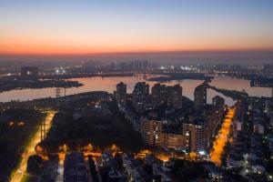 atour hotel wuhan jinyin lake
