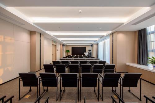 atour hotel wuhan jinyin lake