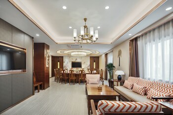 rose garden international hotel