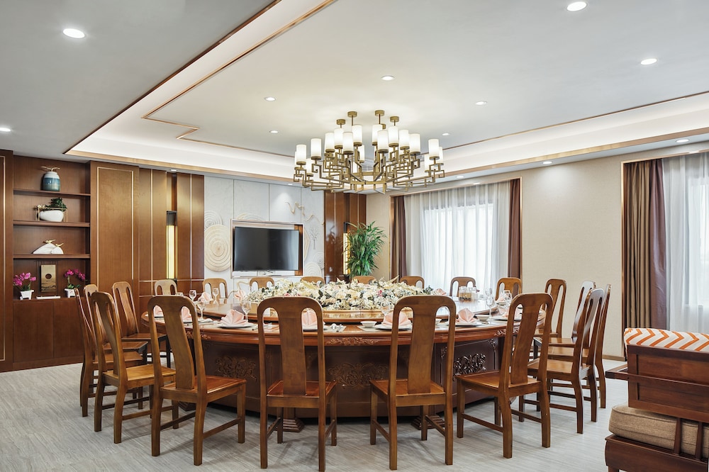 rose garden international hotel