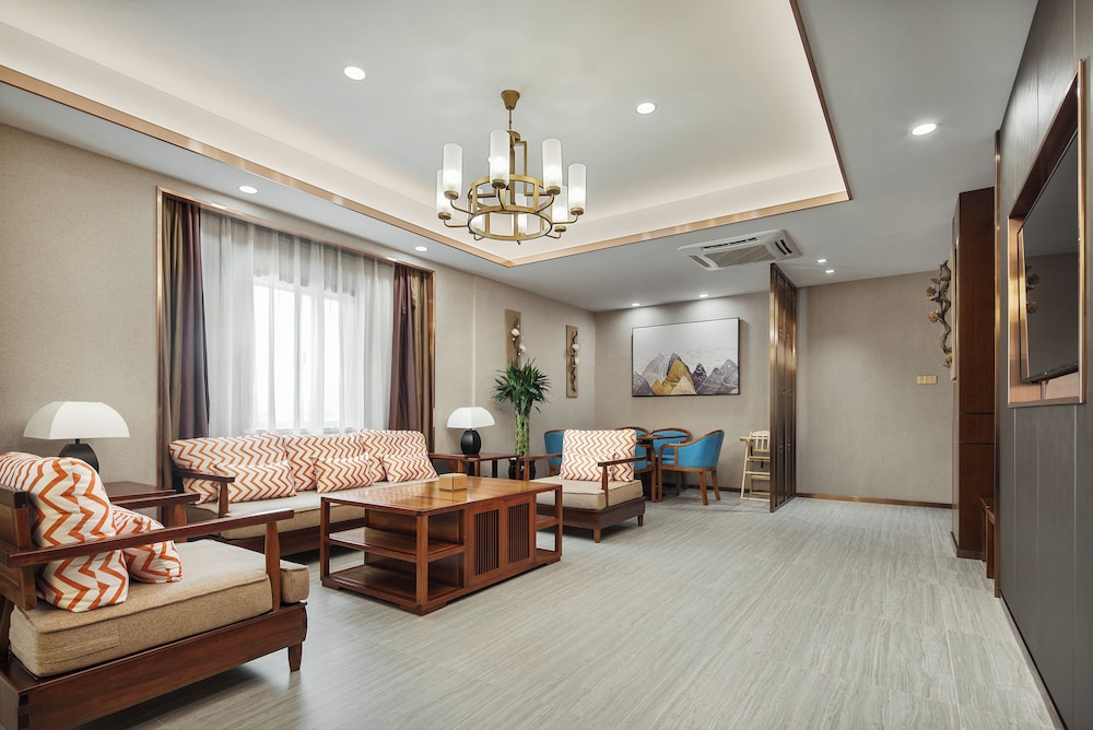 rose garden international hotel