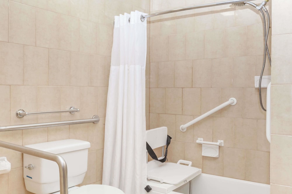 Travelodge By Wyndham Sylmar Ca,Los Angeles>>Burbank,2 star
