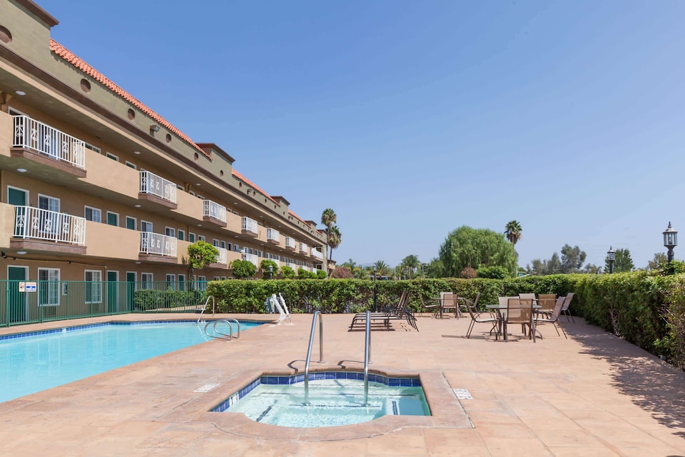 Travelodge By Wyndham Sylmar Ca,Los Angeles>>Burbank,2 star