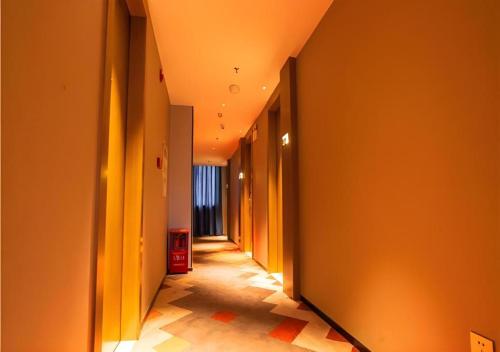 borrman hotel zhanjiang wuchuan