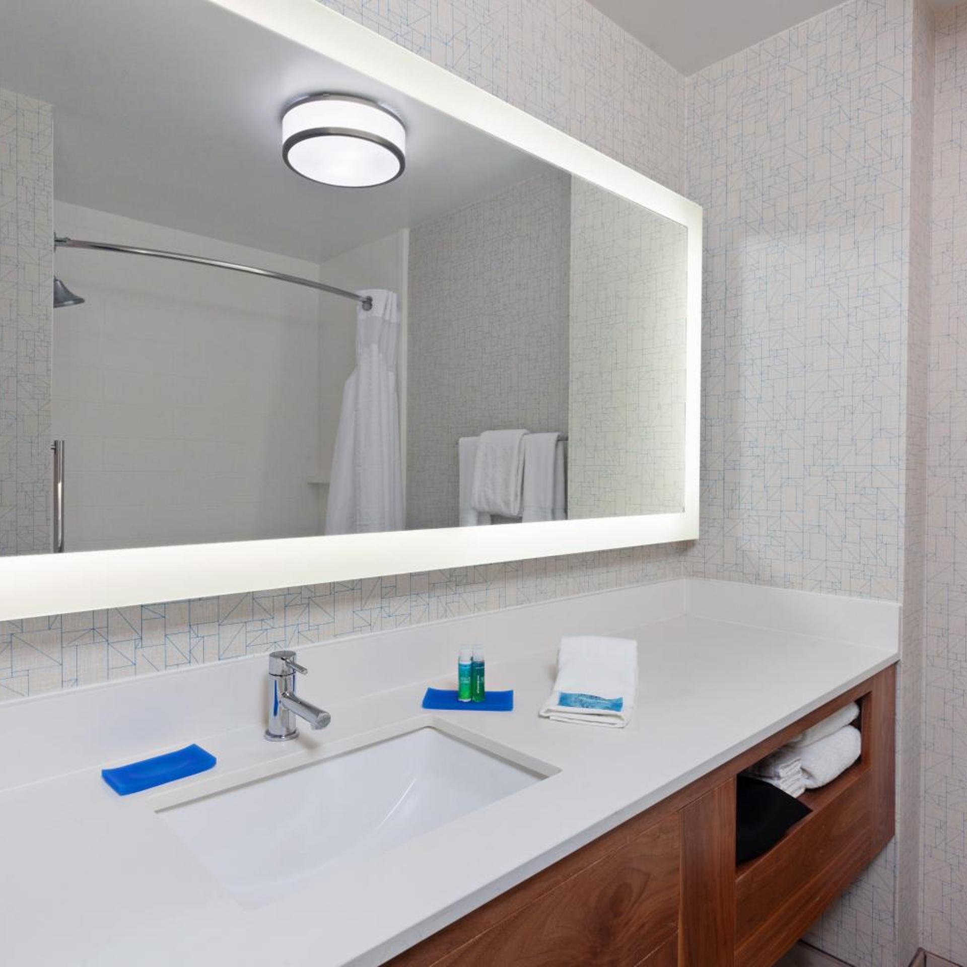 holiday inn express los angeles airport by ihg