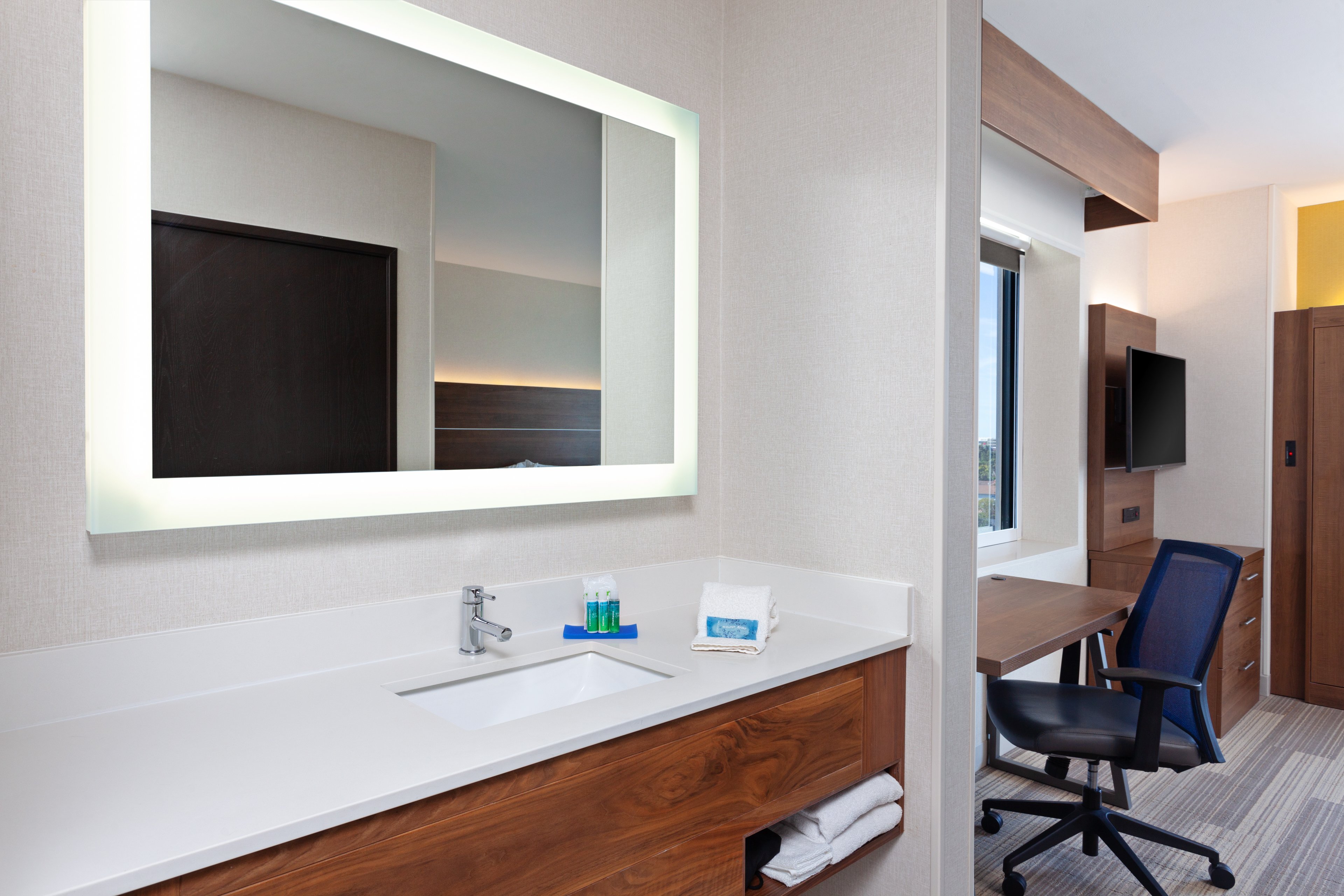 holiday inn express los angeles airport by ihg