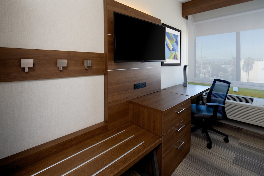 holiday inn express los angeles airport by ihg