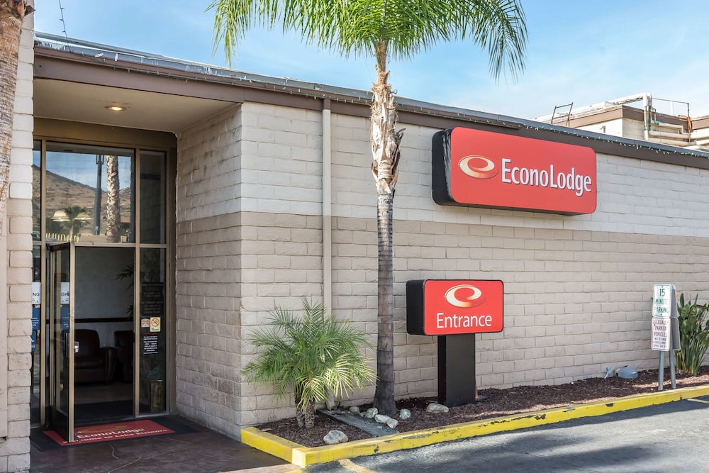econo lodge lake elsinore casino
