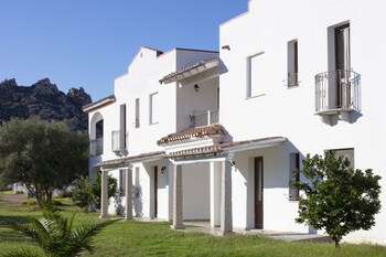 marina torre navarrese resort