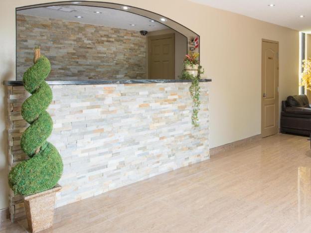 red maple inn and suites