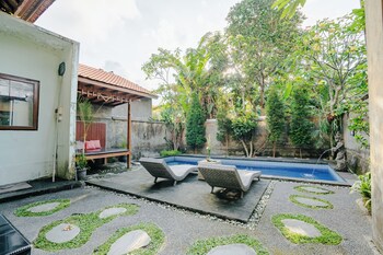 sebudjan grand aurora ubud