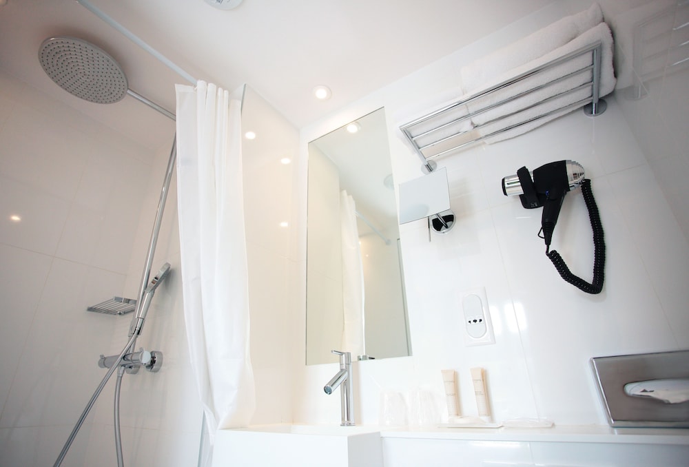 hotel eiffel turenne