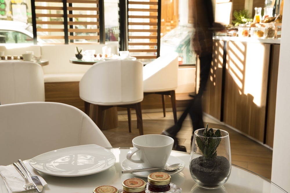 hotel eiffel turenne
