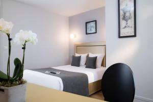 A L'hotel Des Roys,Versailles>>Paris,3 star