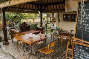 ubud shanti rice field house by supala