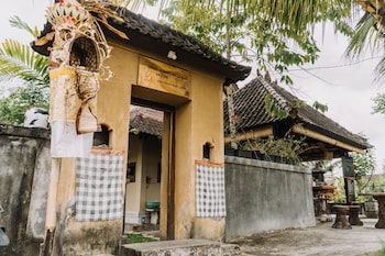 ubud shanti rice field house by supala