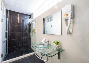 ton aor place hotel ratchada