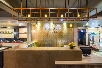 ton aor place hotel ratchada