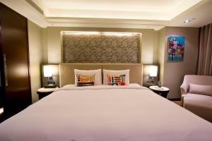 s aura hotel