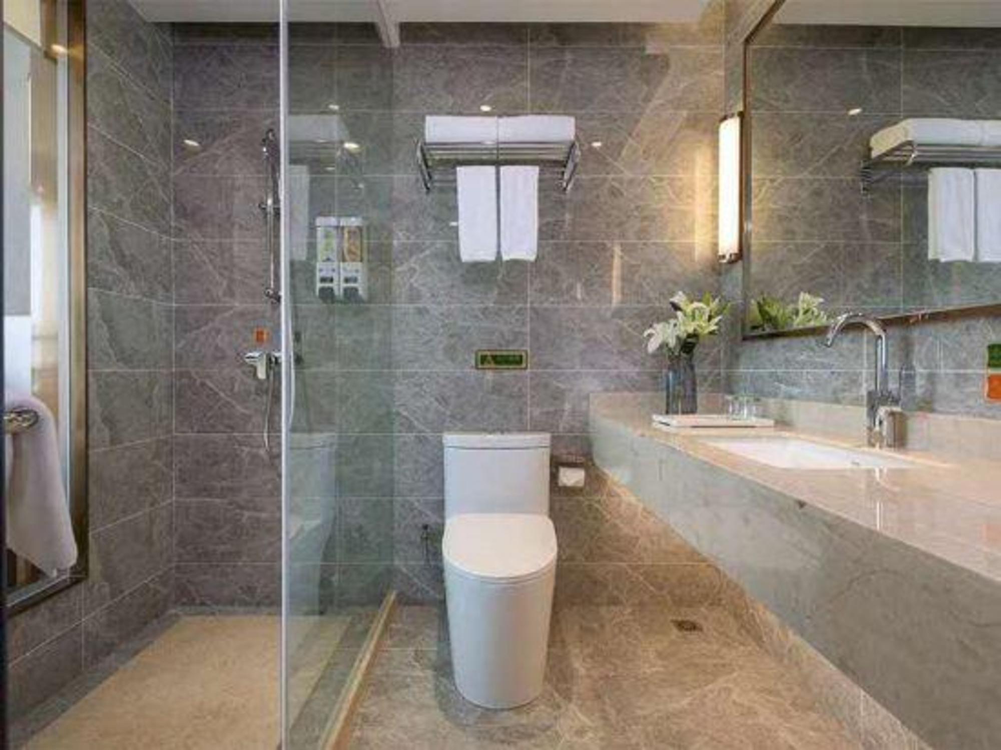 vienna international hotel huanggang normal college ruitian plaza