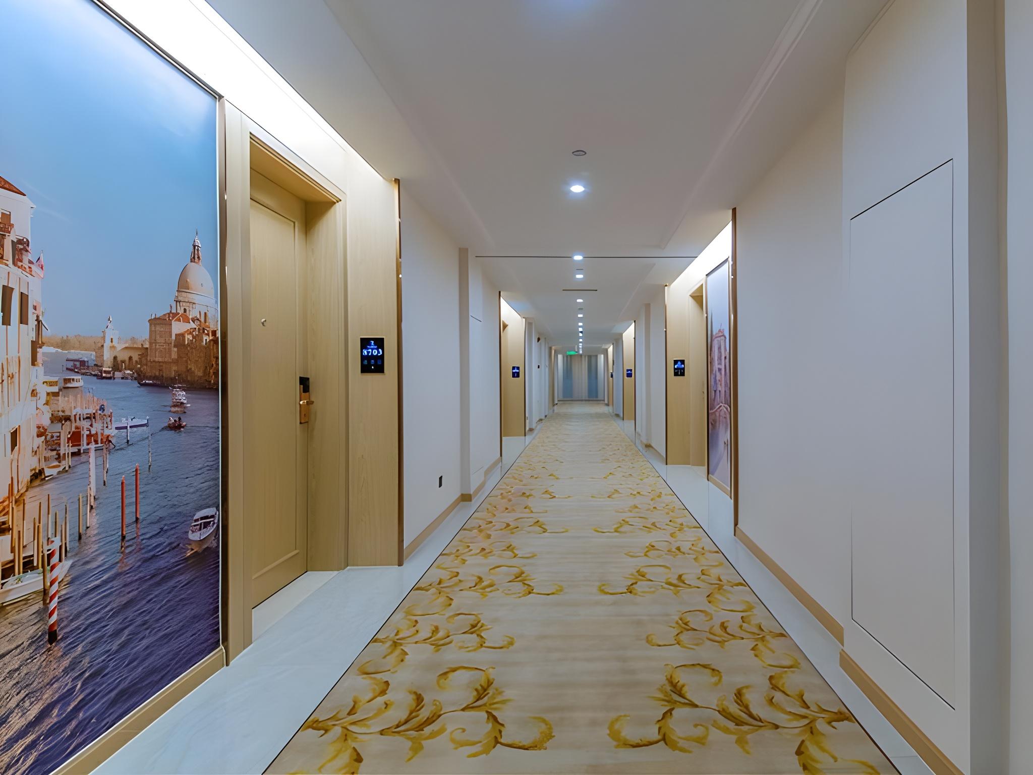 vienna international hotel huanggang normal college ruitian plaza