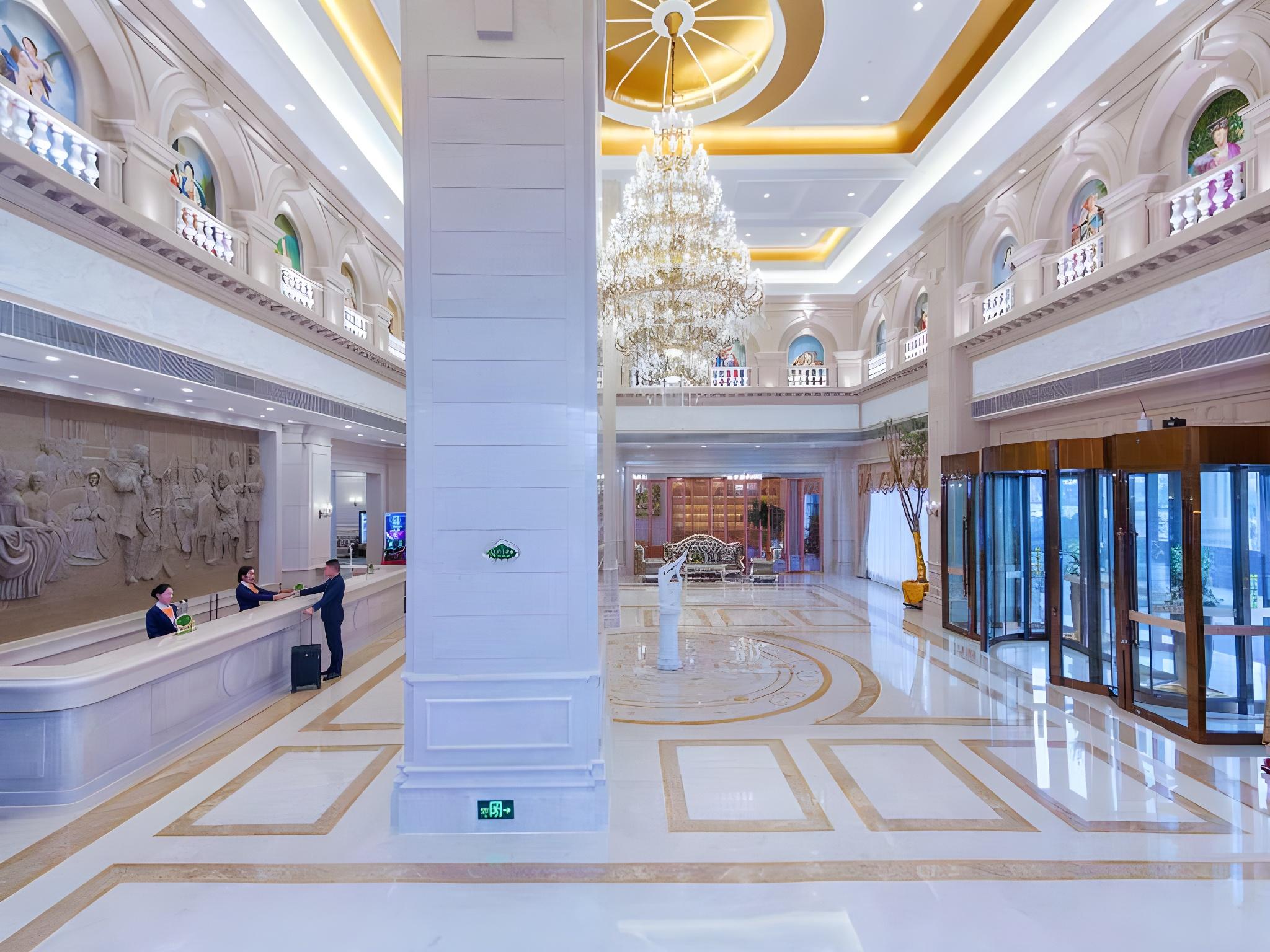 vienna international hotel huanggang dongmen road
