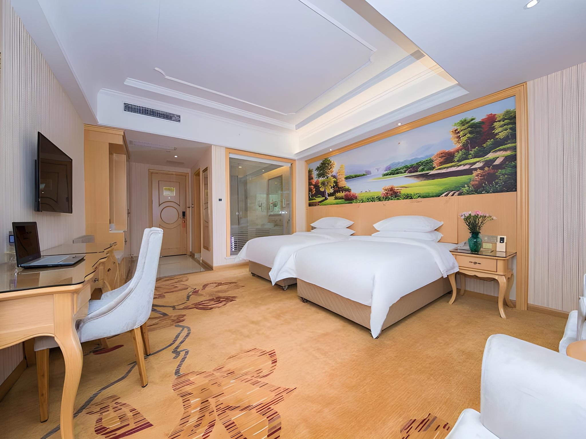 vienna international hotel huanggang dongmen road