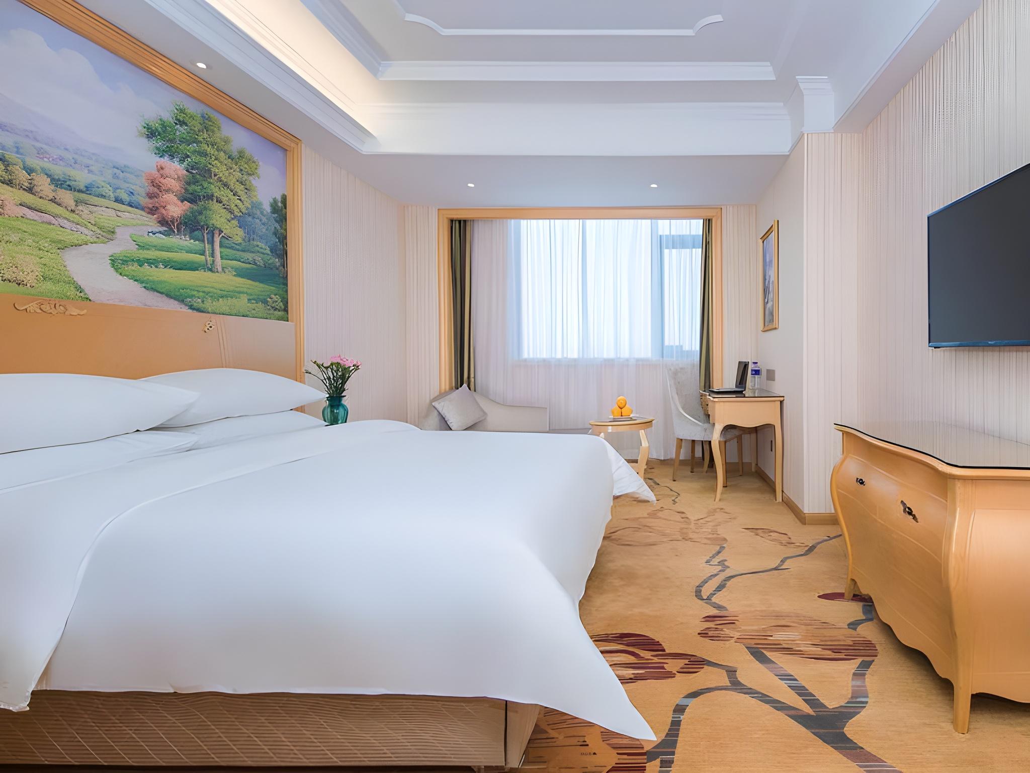 vienna international hotel huanggang dongmen road