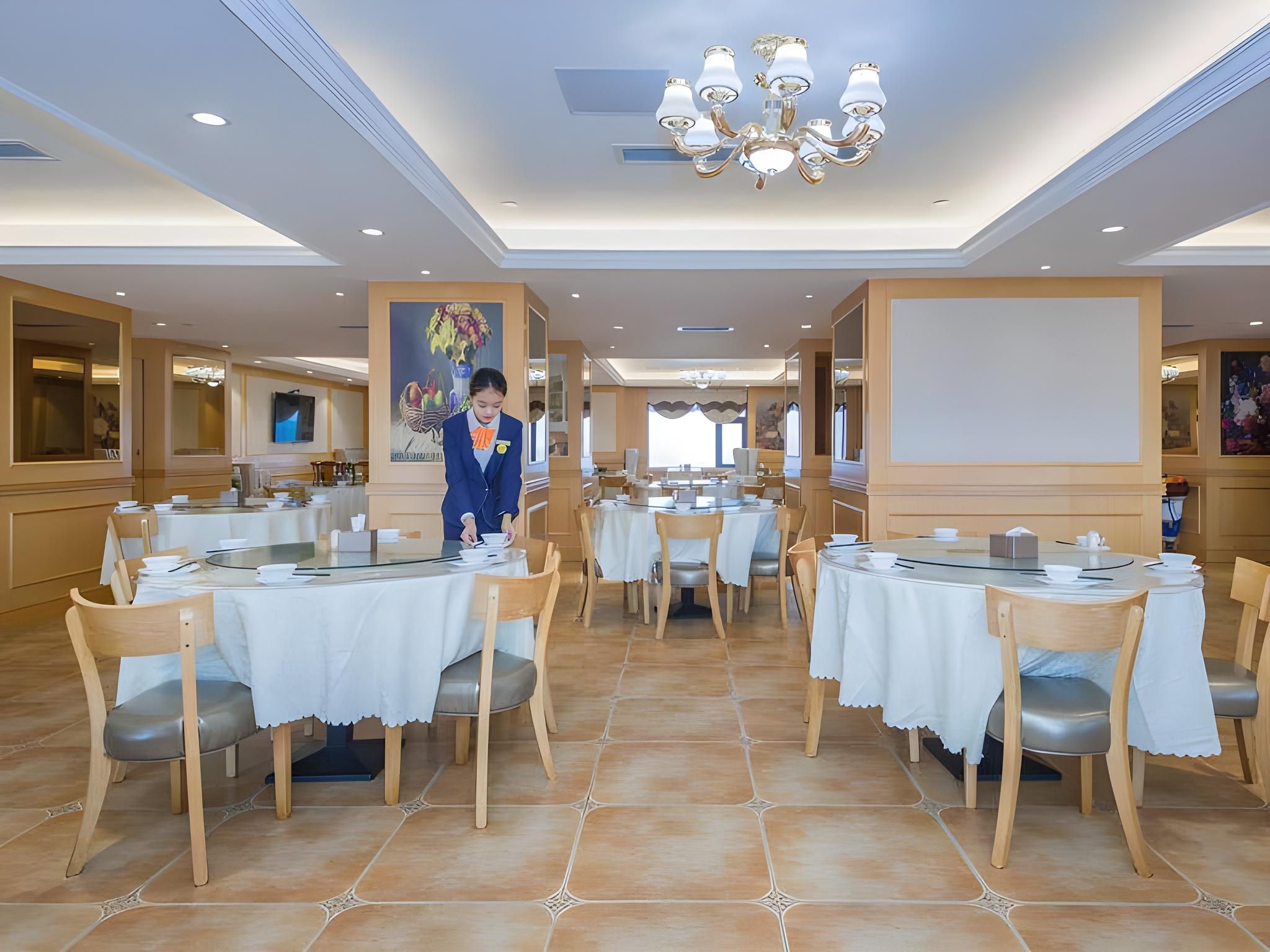 vienna international hotel huanggang dongmen road
