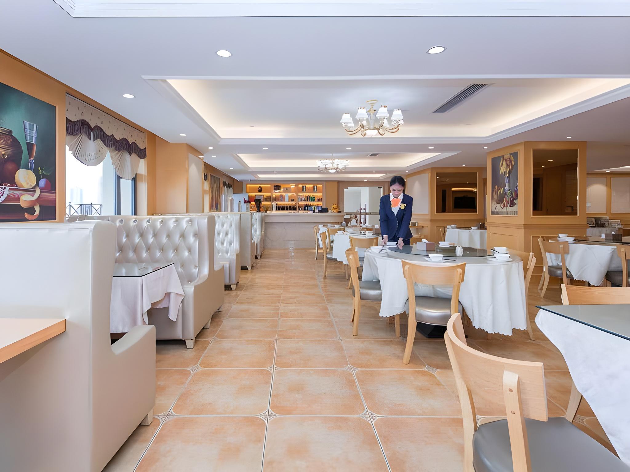 vienna international hotel huanggang dongmen road